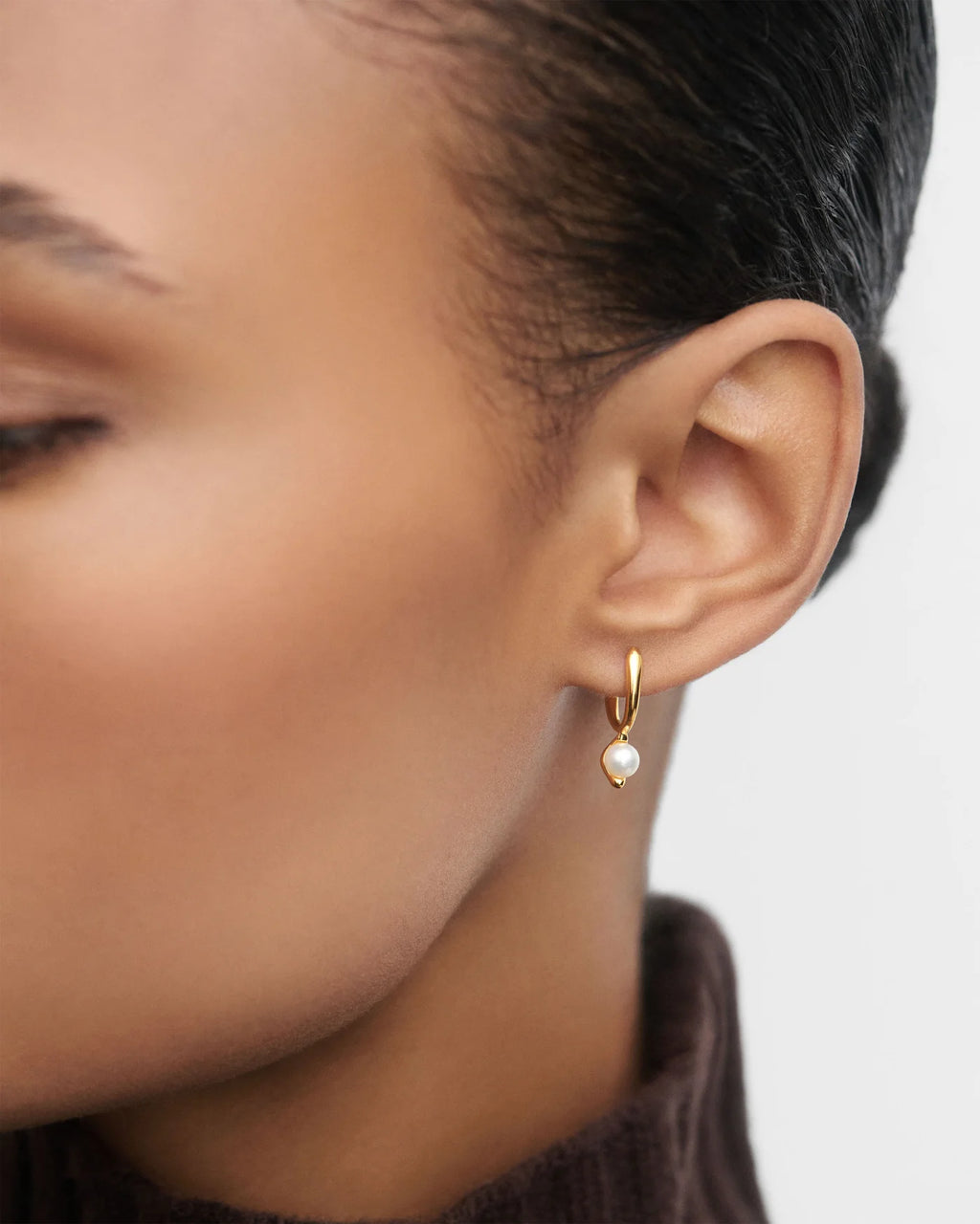 THE LUMINA PEARL MINI HOOPS