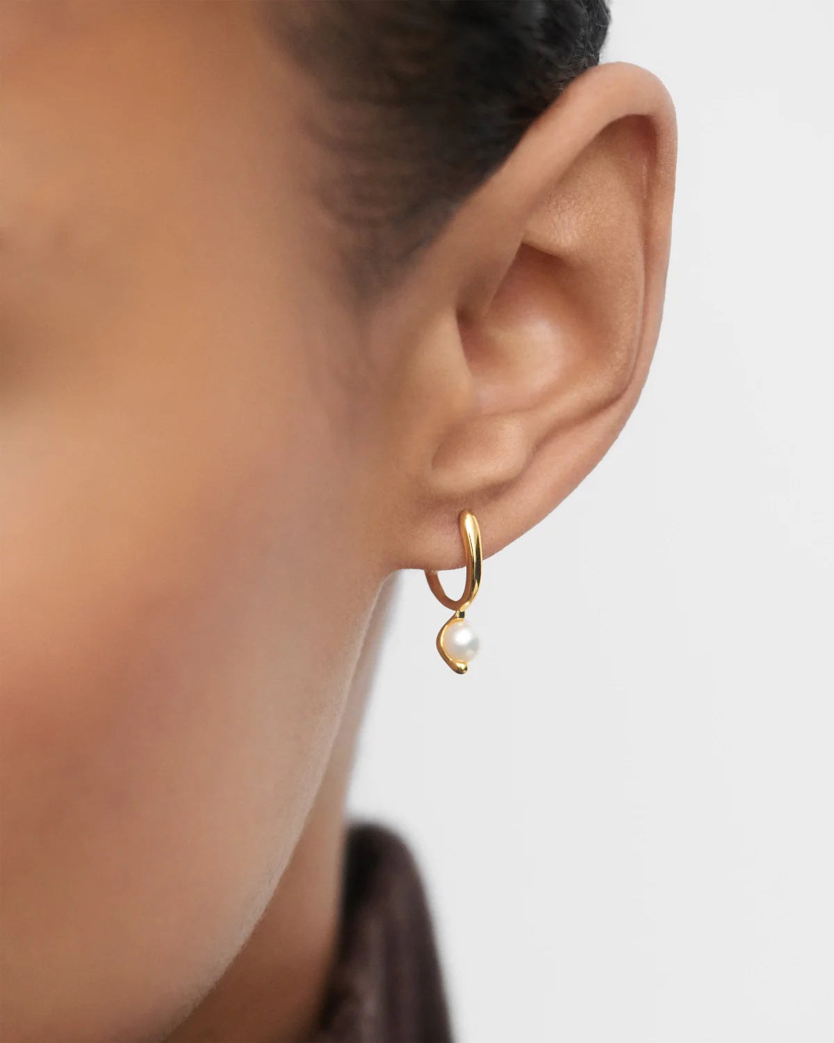 THE LUMINA PEARL MINI HOOPS